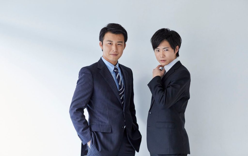 hommes asiatique en costume